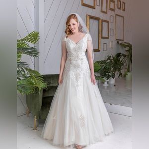 Bridalane Beaded CapSleeve Modified A-Line Wedding Dress Size 20